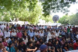 'विवेक के हक़ में'