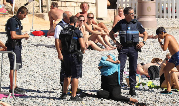 burkini-703240.jpg